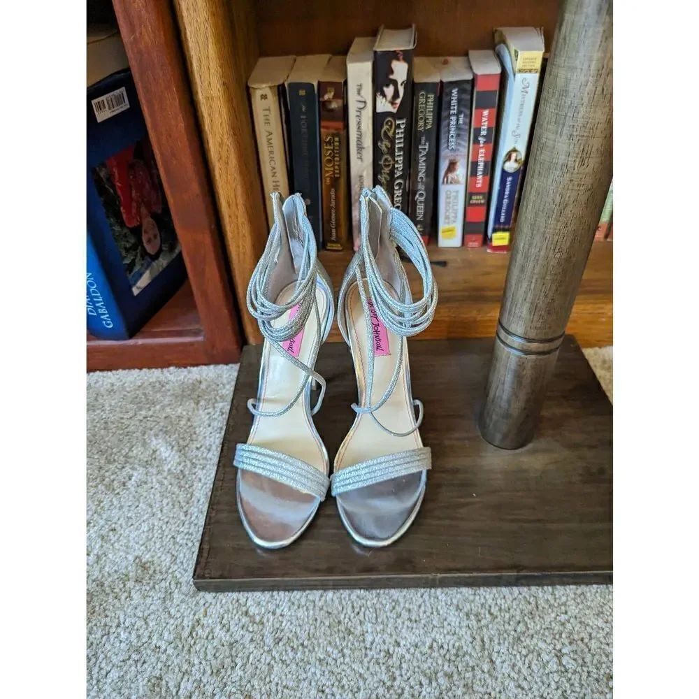 Betsey Johnson Kora silver strappy stileto sz 8 excellent condition
